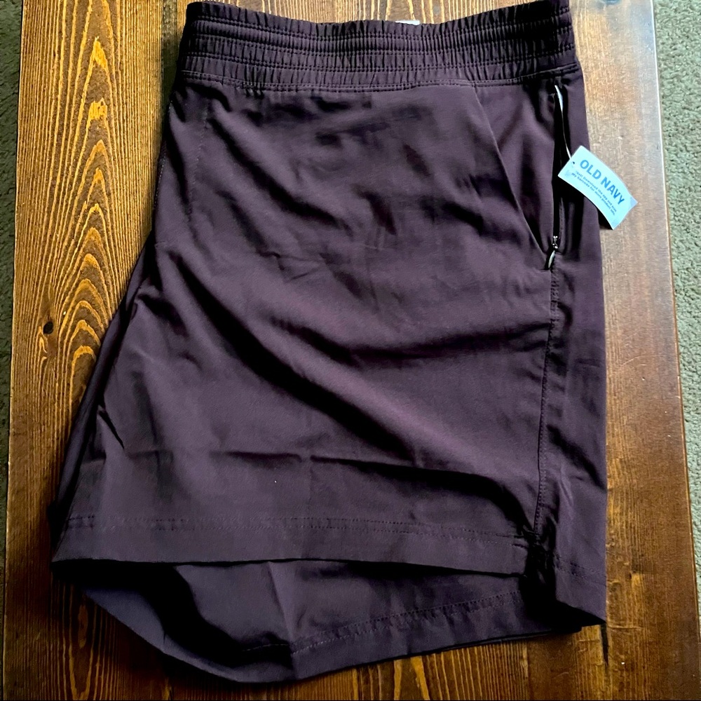 Old navy stretch tech zipper pocket shorts, NWT